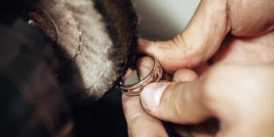 Como limpar semijoias: Tutorial simples com dicas preciosas