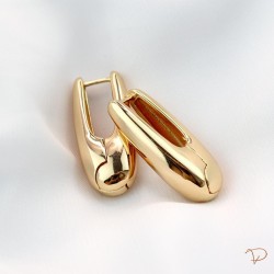 Brinco de argola longo abaulado liso banhado a ouro 18k