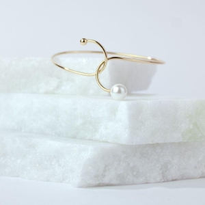 Bracelete Uma Pérola e Uma Bolinha Banhado a Ouro 18k