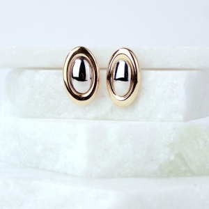 Brinco Oval Dois Banhos  Banhado a Ouro 18k