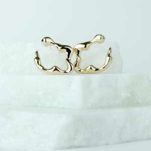 Brinco Orgânico Vazado Banhado a Ouro 18k
