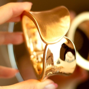 Bracelete liso e acetinado Banhado a Ouro 18k