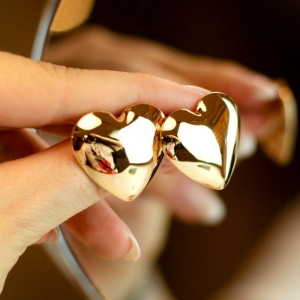 Brinco Coração Liso Banhado a Ouro 18k