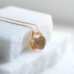 Colar 3 Corações Cravejados Banhado a Ouro 18k