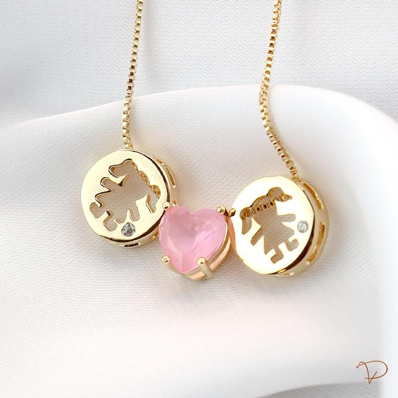 Colar coração rosa com 2 meninas vazadas banhada a ouro 18k