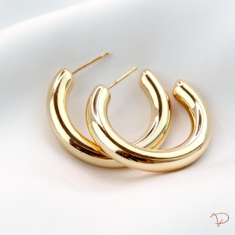 Brinco meia argola tubo 30mm banhado a ouro 18k