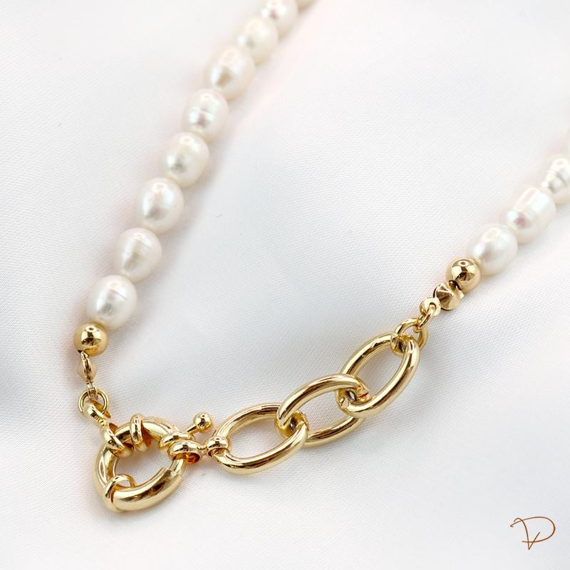 Colar de pérolas com 3 elos ovais banhado a ouro 18k