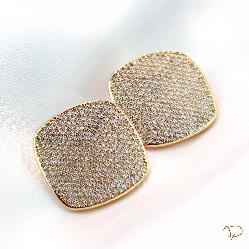 Brinco quadrado cravejado 25mm banhado a ouro 18k