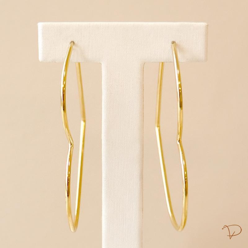 Brinco argola coração vazado banhado a ouro 18k