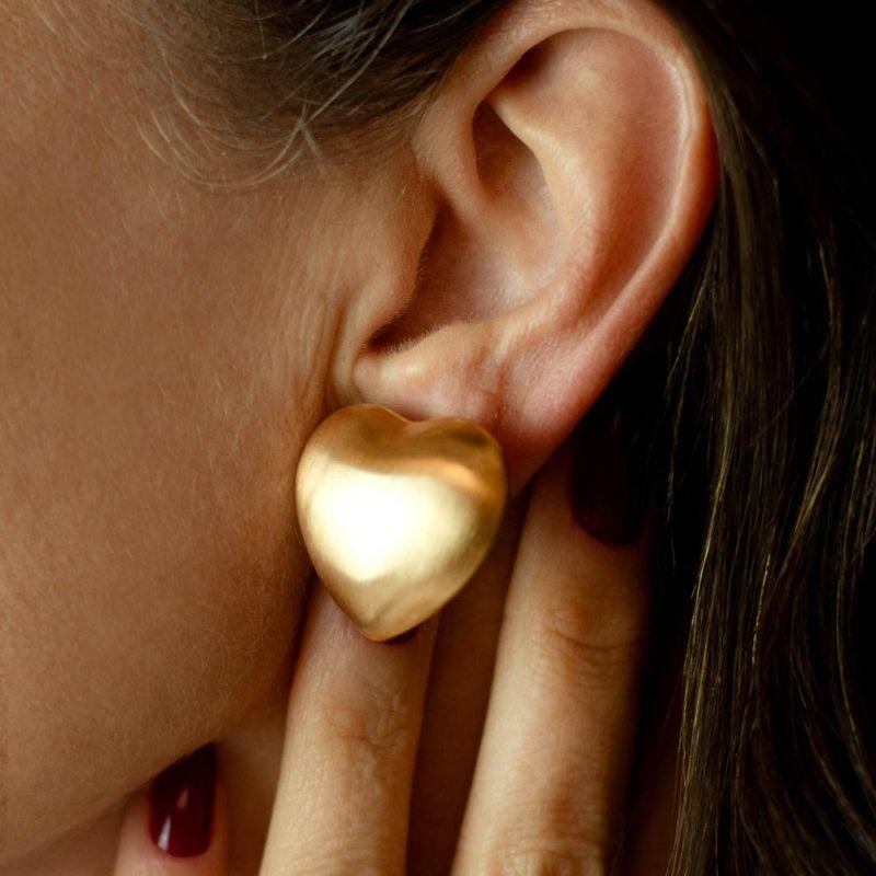 Brinco Coração Bojudo Fosco Banhado a Ouro 18k