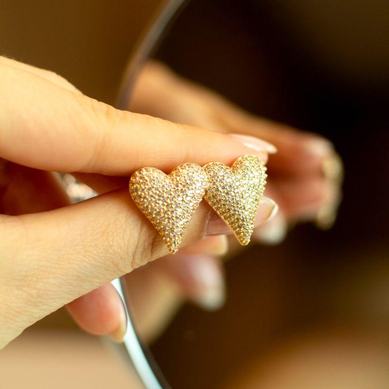 Brinco Coração Cravejado Bojudo Banhado a Ouro 18k