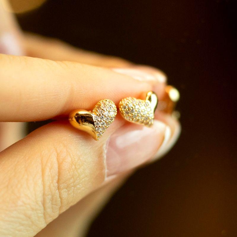 Brinco Coração Liso e Cravejado Banhado a Ouro 18k