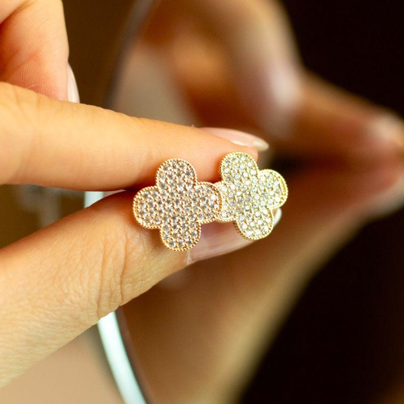 Brinco Trevo Cravejado Banhado a Ouro 18k