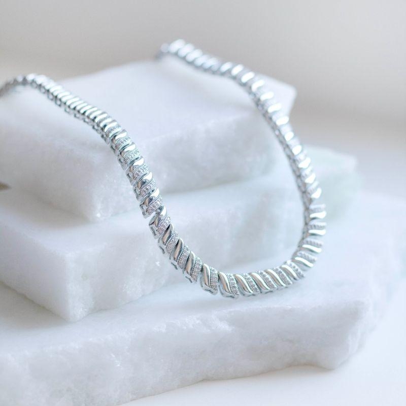 Colar Escamas Liso e Cravejado Banhado no Ouro Branco