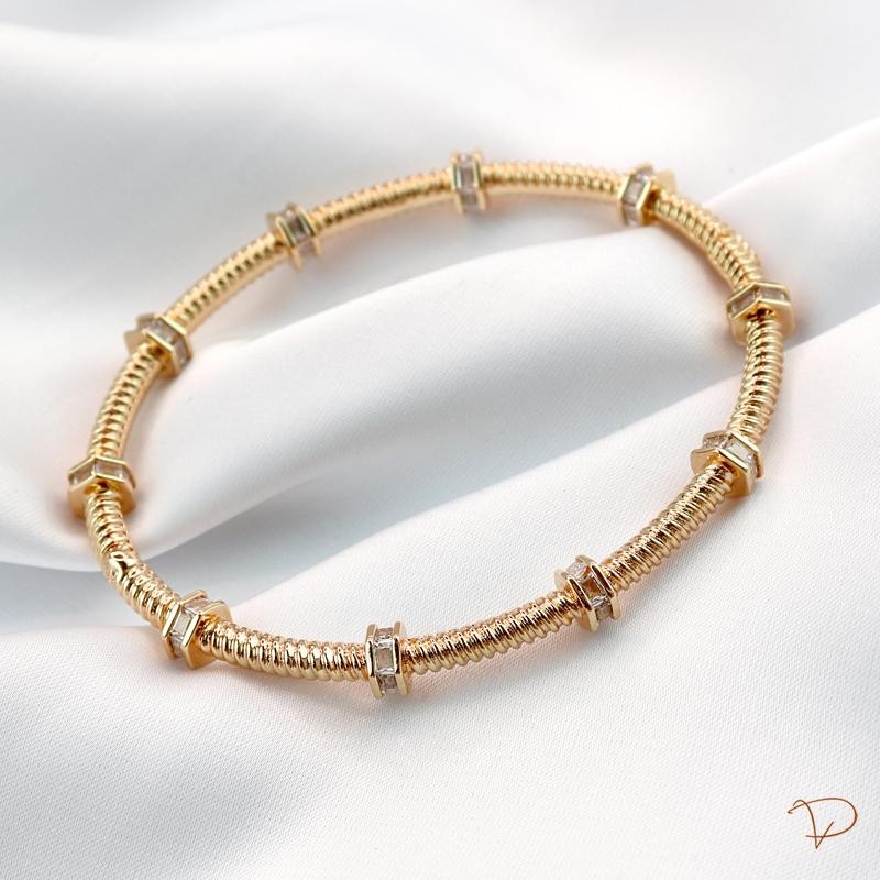 Bracelete espiral com roscas baguetadas banhado a ouro 18k