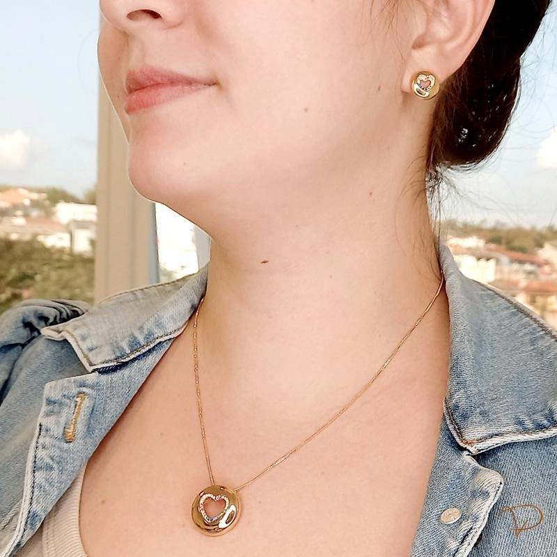 Conjunto colar e brinco coração vazado zircônias colors banhado a ouro 18k