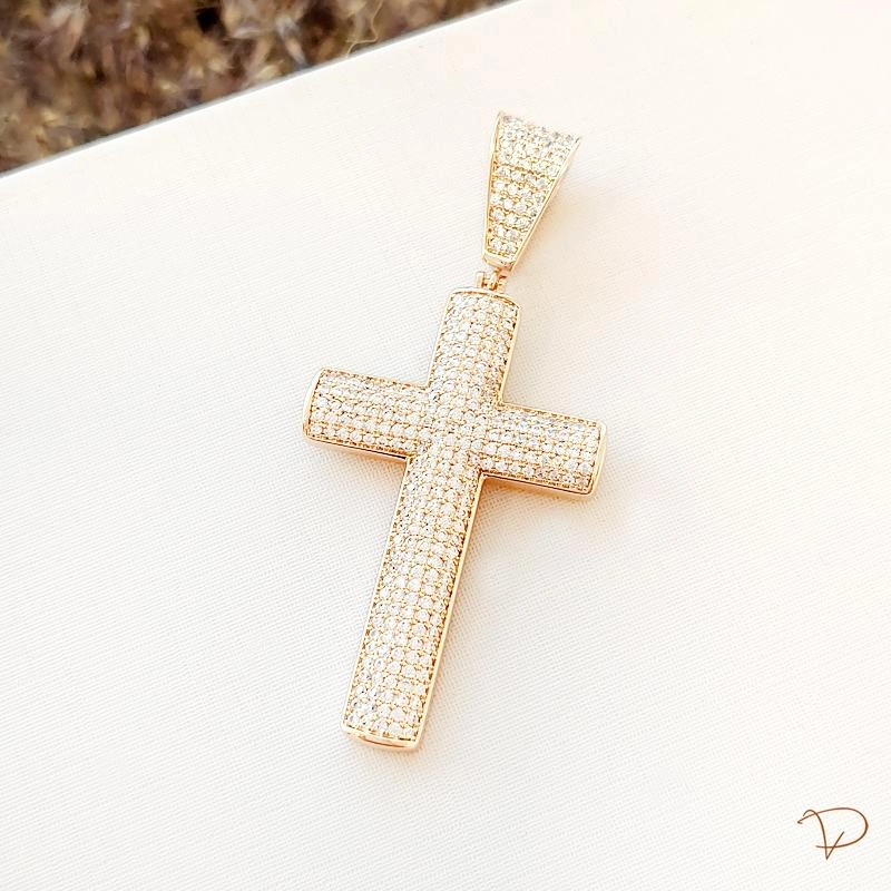 Pingente cruz cravejado em zircônias banhado a ouro 18k