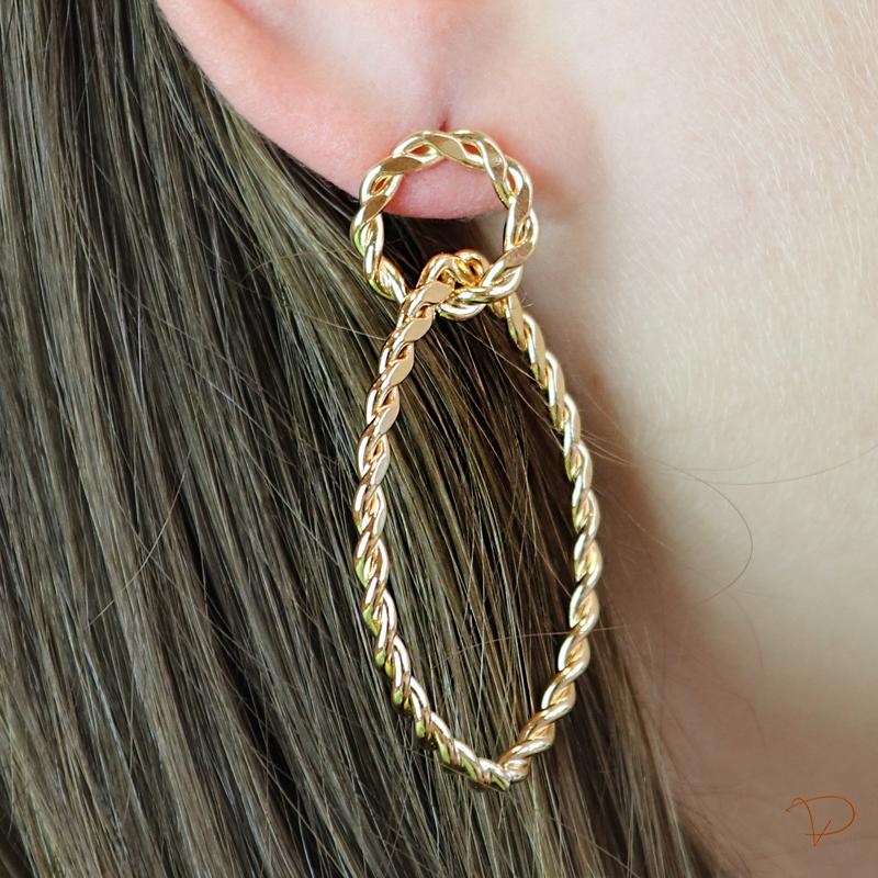 Brinco fixo torcido banhado a ouro 18k