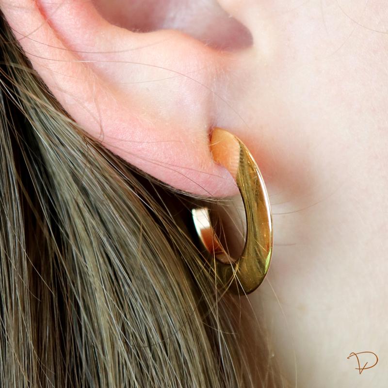 Brinco meia argola 22mm banhado a ouro 18k