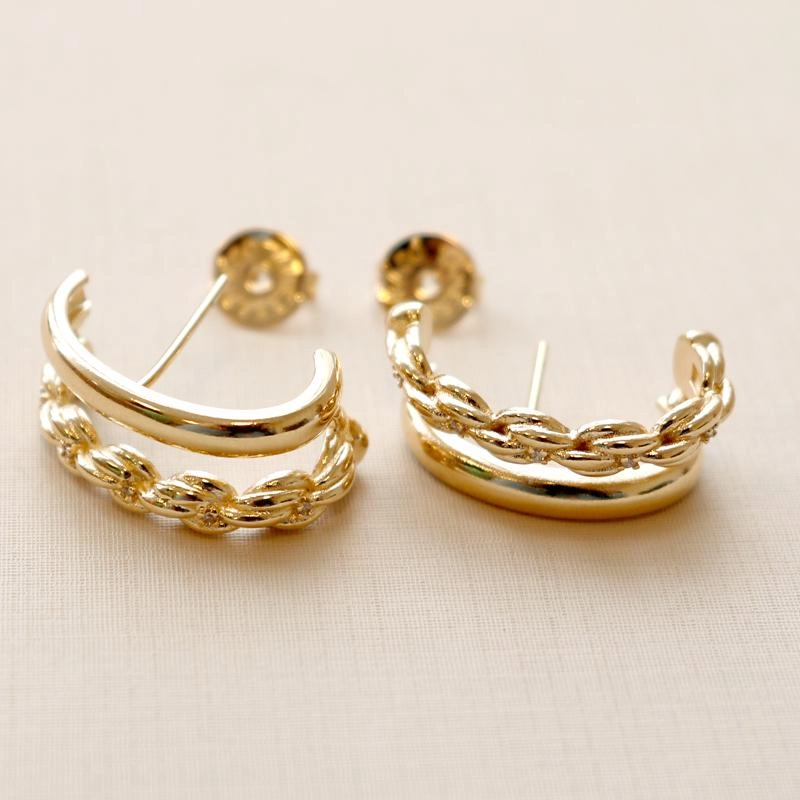 Brinco Ear hook fio liso e trançado banhado a ouro 18k