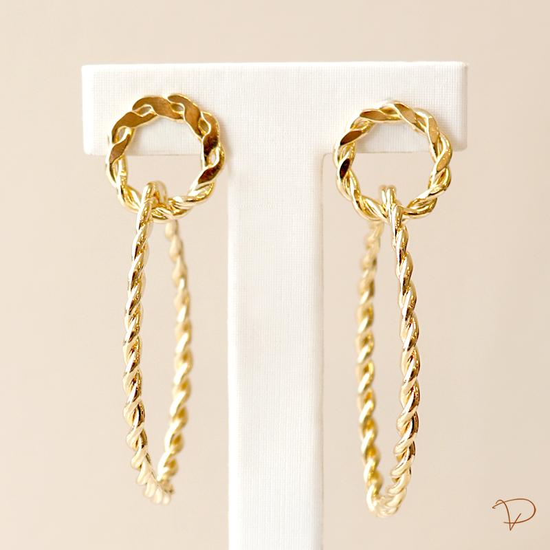 Brinco fixo torcido banhado a ouro 18k