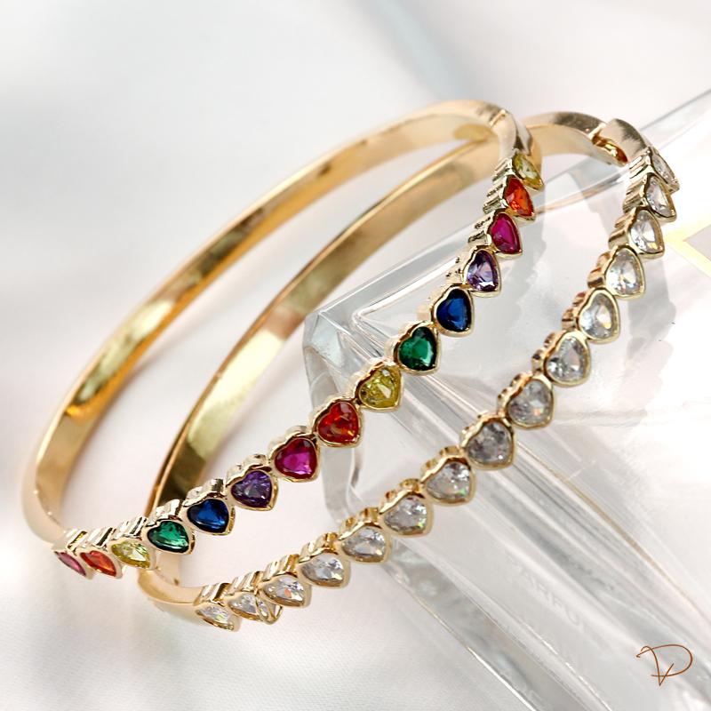 Bracelete corações de zircônias coloridas banhado a ouro 18k