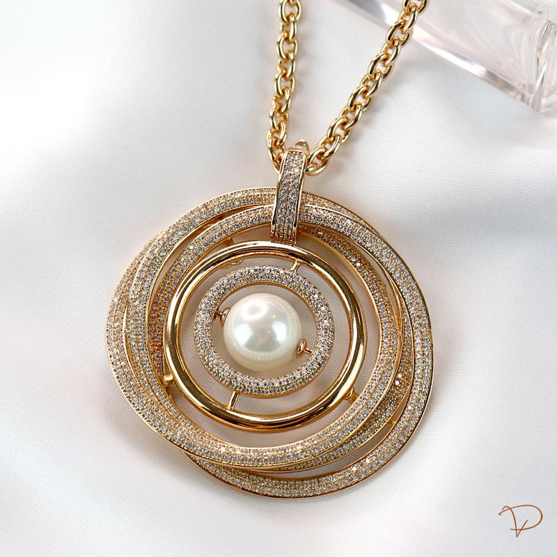 Linha Maison VP - Colar mandala cravejada com pérola banhado a ouro 18k