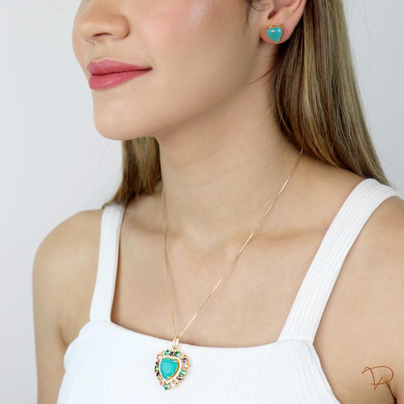 Conjunto colar e brinco coração turmalina com zircônias coloridas ao redor banhado de ouro 18k