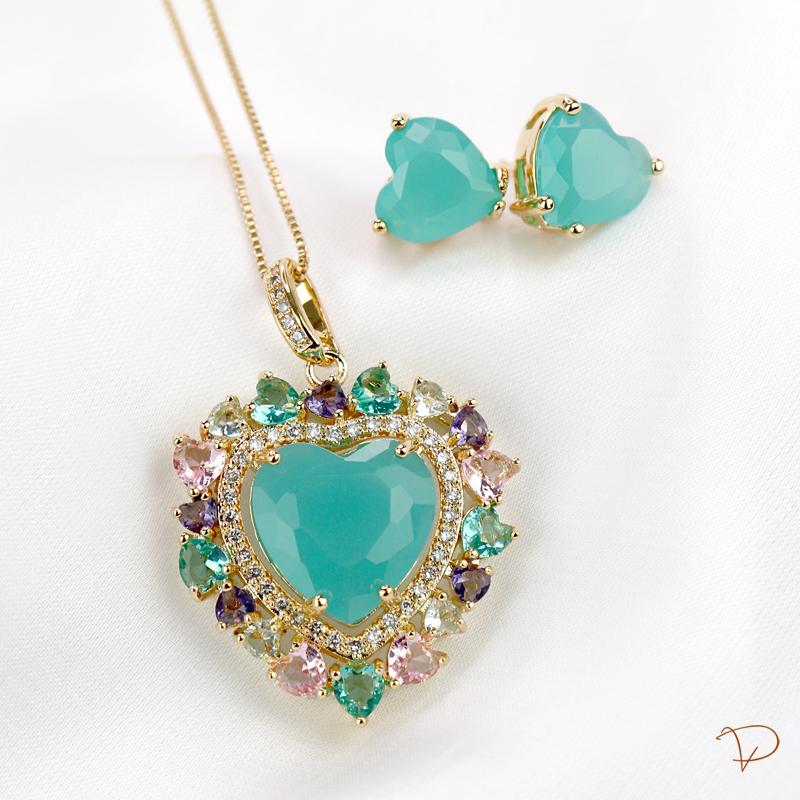 Conjunto colar e brinco coração turmalina com zircônias coloridas ao redor banhado de ouro 18k