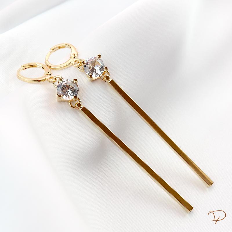 Brinco argola com ponto de luz grande e canutilho longo banhado a ouro 18k