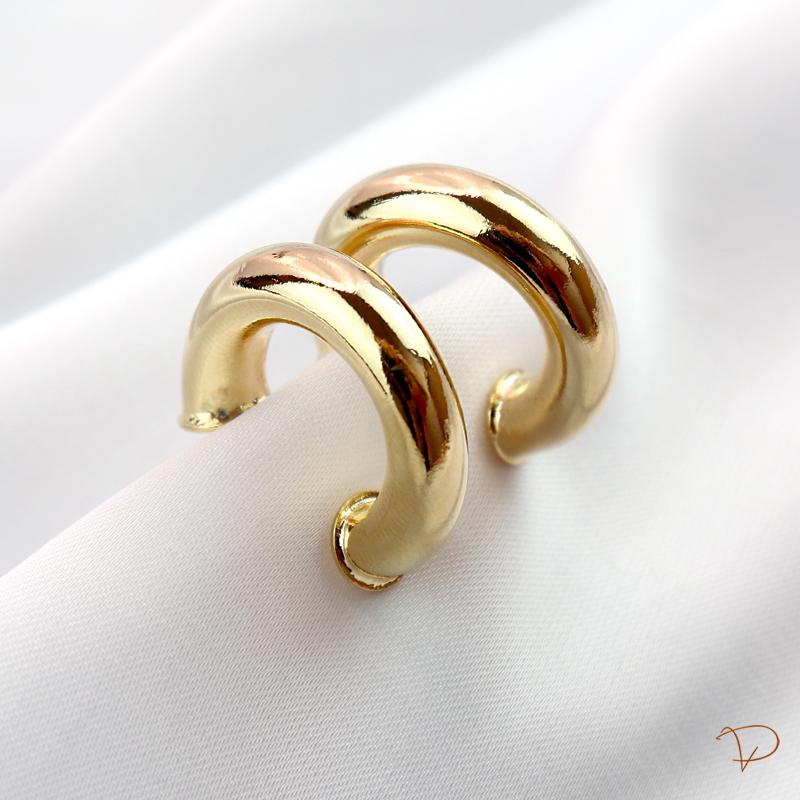 Brinco meia argola tubo banhado a ouro 18k