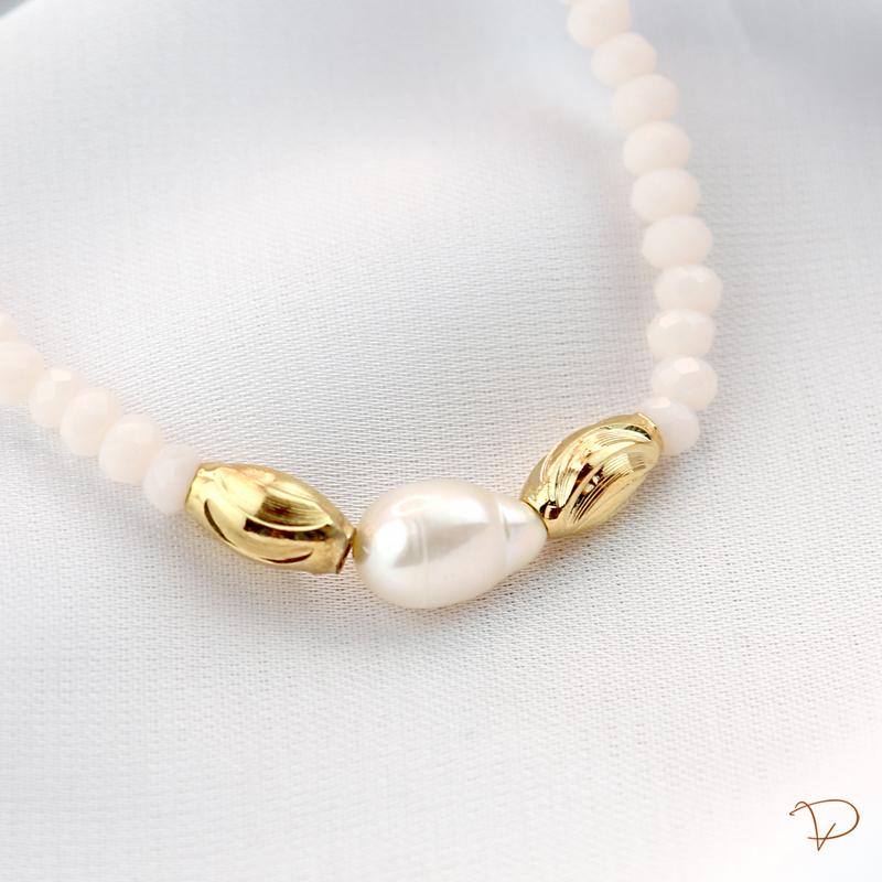 Choker de zircônias rosa claro com pérola central banhado a ouro 18k