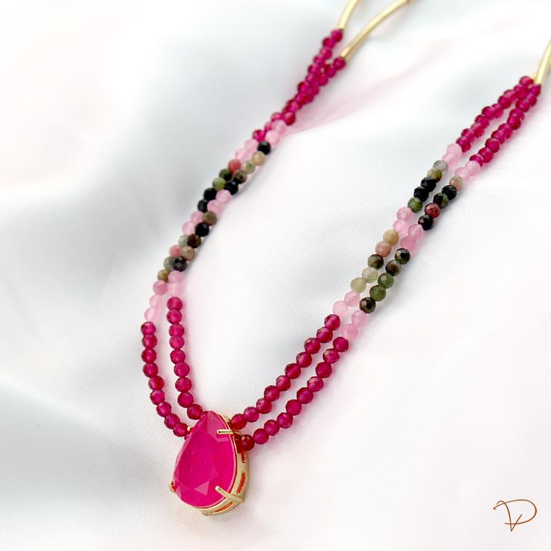 Choker 2 fios de zircônias pink com gota fuzion central banhado a ouro 18k