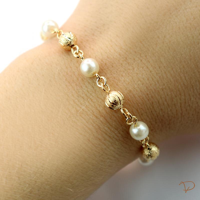 Pulseira bolas foscas e pérolas banhado a ouro 18k
