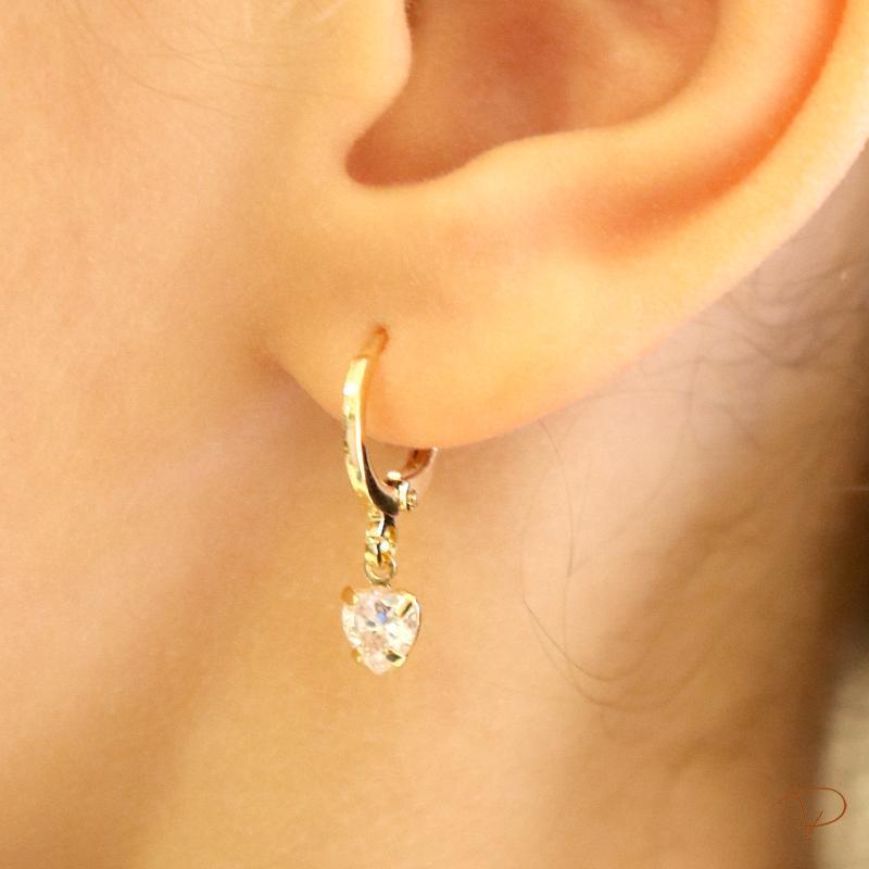 Brinco Infantil de argola com pingente coração zircônia banhado a ouro 18k