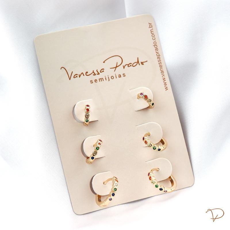 Trio de brincos de argola com zircônias coloridas banhado a ouro 18k