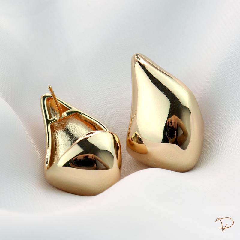 Brinco ear hook gota geométrica lisa banhado a ouro 18k