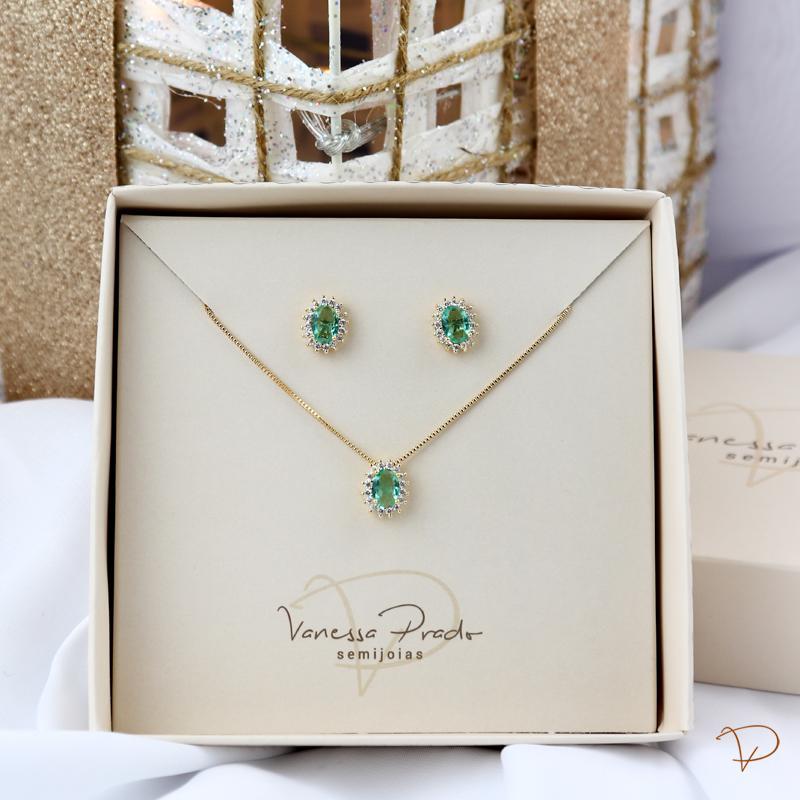 Conjunto colar e brinco oval verde com cravejado banhado a ouro 18k