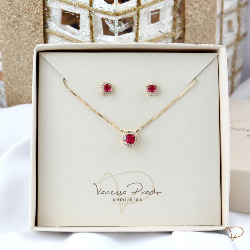 Conjunto colar e brinco ponto de luz vermelho com cravejado ao redor banhado a ouro 18k