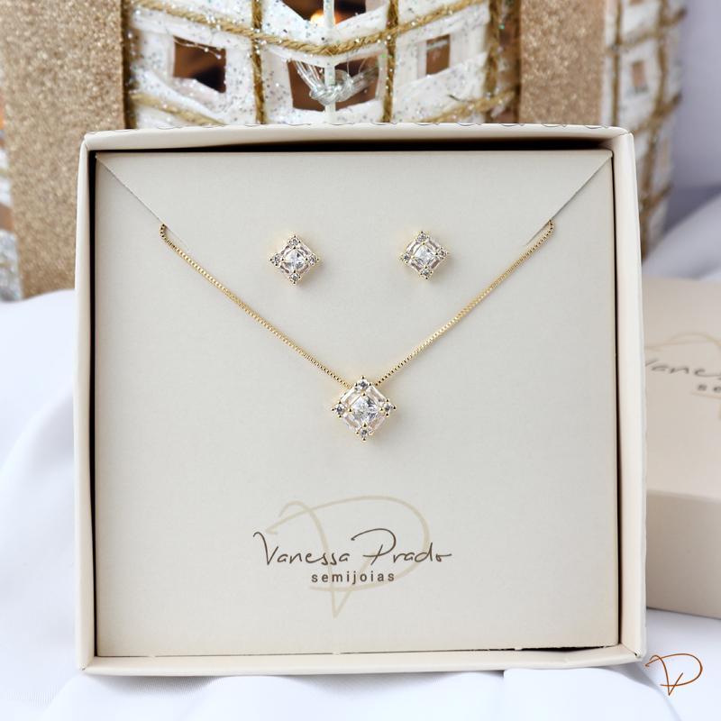 Conjunto colar e brinco quadrado baguetado e cravejado banhado a ouro 18k