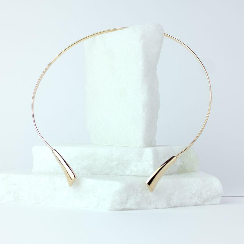 Colar Aro Minimalista Duas Pontas Bojudas Banhado a Ouro 18k