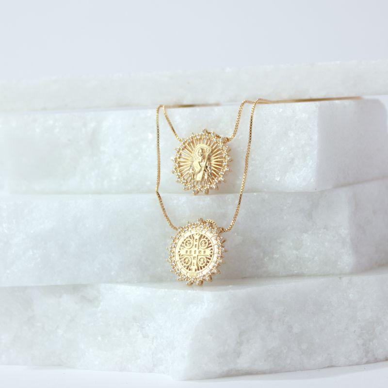 Colar Duplo São Bento Contornado em Zircônias Banhado a Ouro 18k