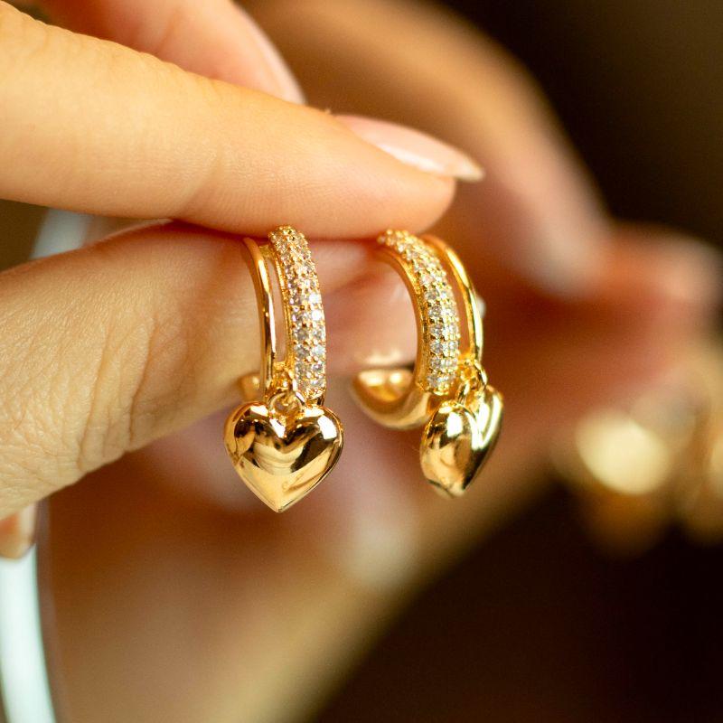 Brinco 2 Fios Liso e Cravejado com Pingente Coração Liso Banhado a Ouro 18k