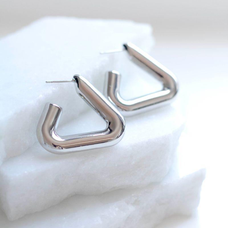 Brinco Argola Tubo Triângulo Banhado a Ouro Branco