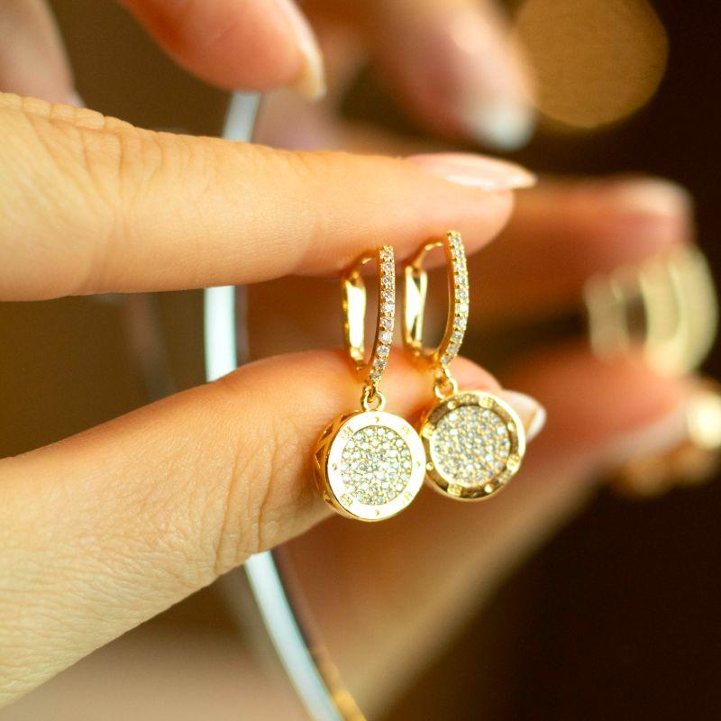 Brinco de Argola e Pingente Redondo Cravejados Banhado a Ouro 18k