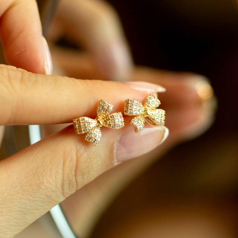 Brinco Laço Cravejado Banhado a Ouro 18k