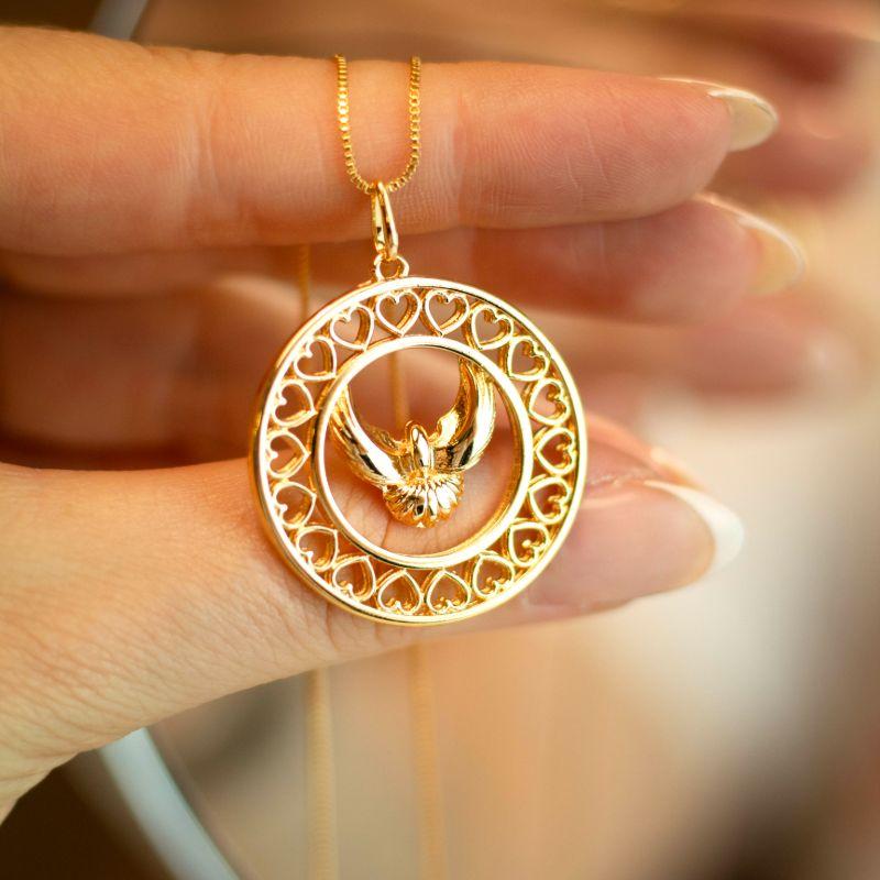 Colar Medalha Divino e Corações Vazados Banhado a Ouro 18k