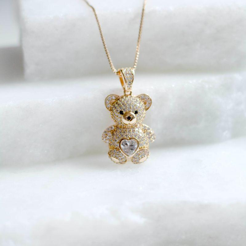 Colar Ursinho Cravejado com Coração de Zircônia Banhado a Ouro 18k
