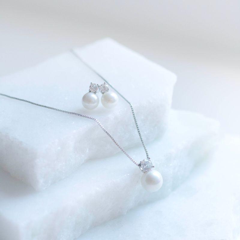 Conjunto Colar e Brinco Ponto de luz e Pérola Banhado a Ouro Branco