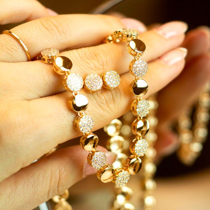 Conjunto Colar e Brinco Riviera Redonda Lisa e Cravejada Banhado a Ouro 18k